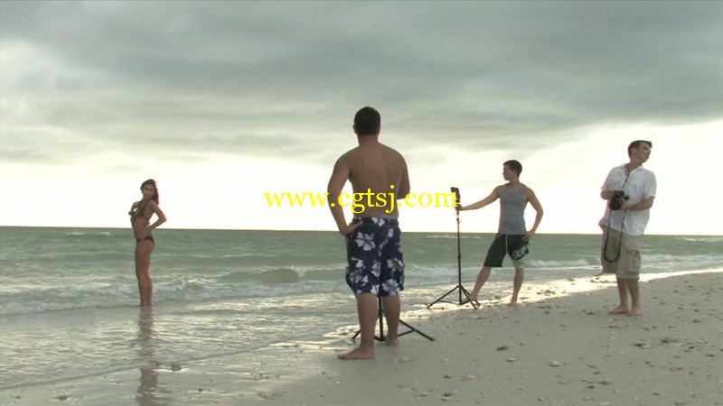 沙滩外景模特摄影用光视频教程的图片1
